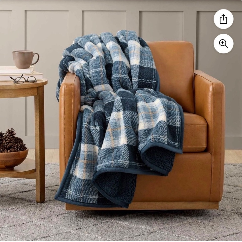 NWT Blue Plaid Cozy Throw Machine Washable!